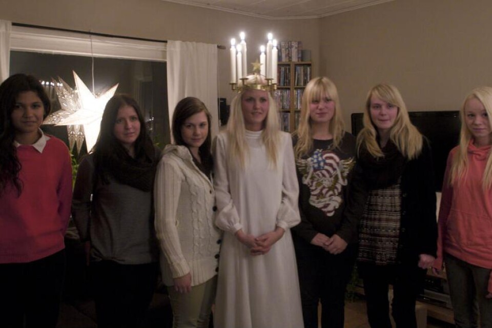 Från vänster Rebecca Fredriksson, Jenny Carlsson, Emma Fransson, Linda Ringdahl, Mikaela Brentel, Hanna Georgsson och Linda Petersson.
