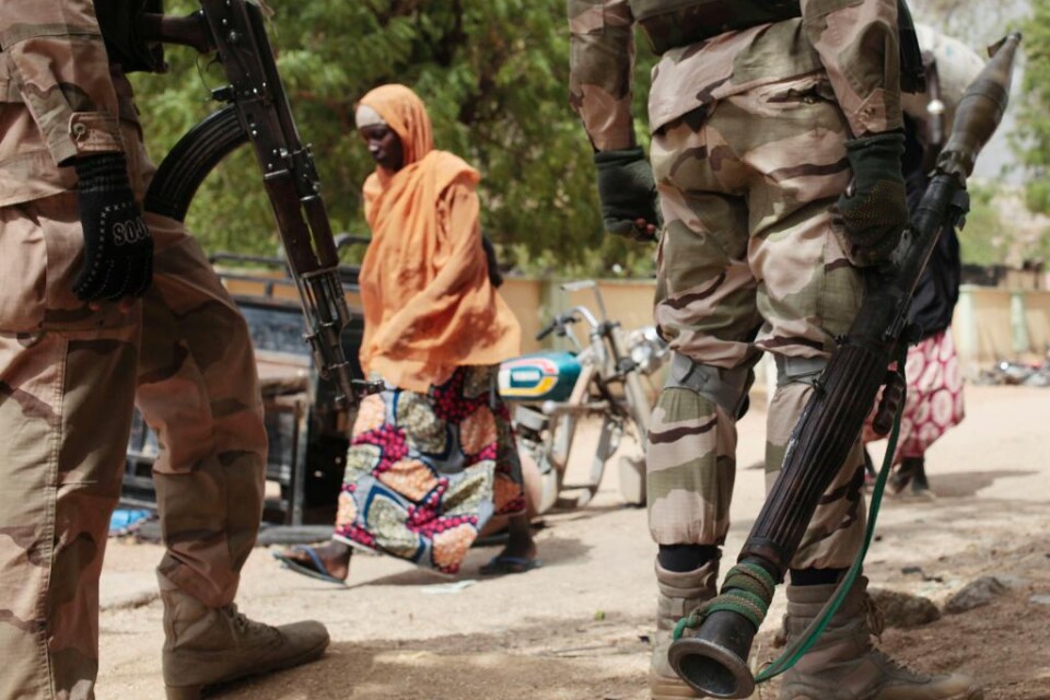I en ny film som publicerats i sociala medier hyllar extremistgruppen Islamiska staten terrorgruppen Boko Haram. Videon är det senaste tecknet på tätare band mellan de båda väpnade jihadiströrelserna, rapporterar BBC. I filmen kallar IS den Nigeriabaser