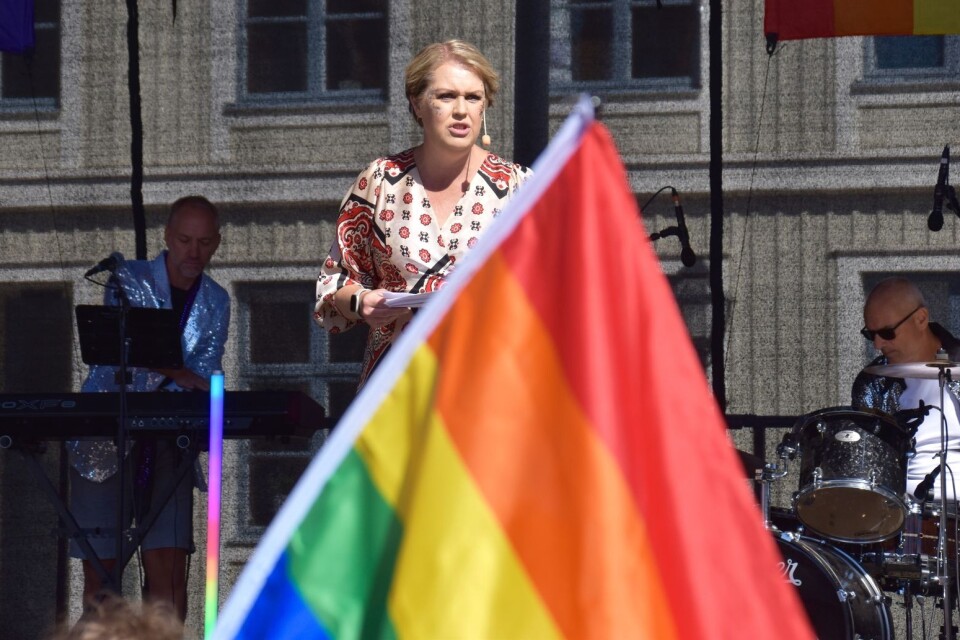 Lena Hallengren (S) under Pride 2022.