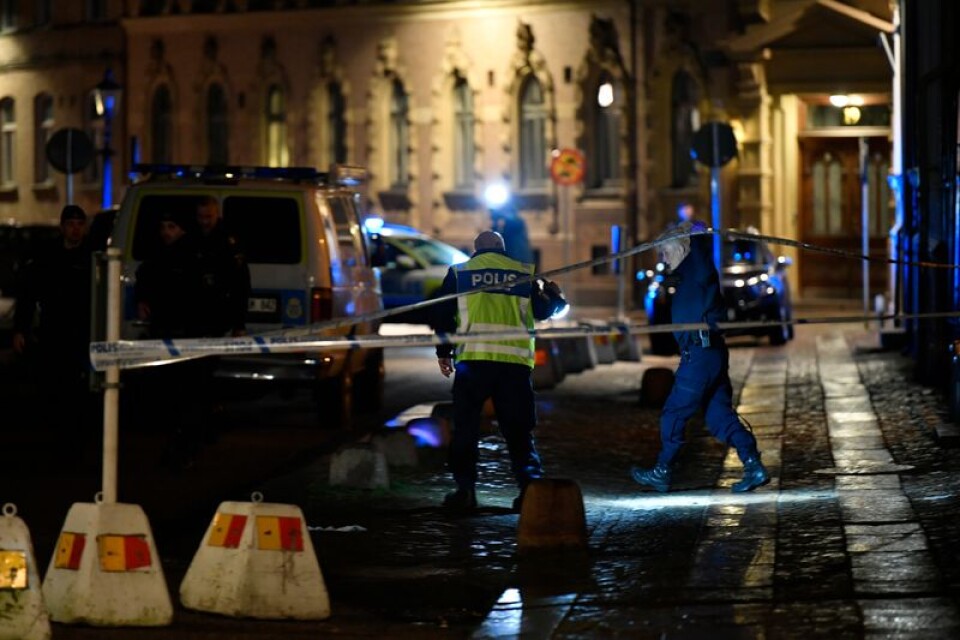 Polisavspärrningar efter brandattacken mot synagogan i Göteborg.