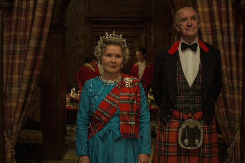 Imelda Staunton och Jonathan Pryce som drottning Elizabeth och prins Phillip i "The crown". Pressbild.