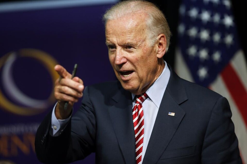 USA:s vicepresident Joe Biden har börjat undersöka möjligheterna för att ge sig in i presidentvalskampanjen, vilket skulle kunna bli en tuff utmaning för Hillary Clinton, skriver New York Times. Bidens rådgivare ska ha varit i kontakt med både lokala le