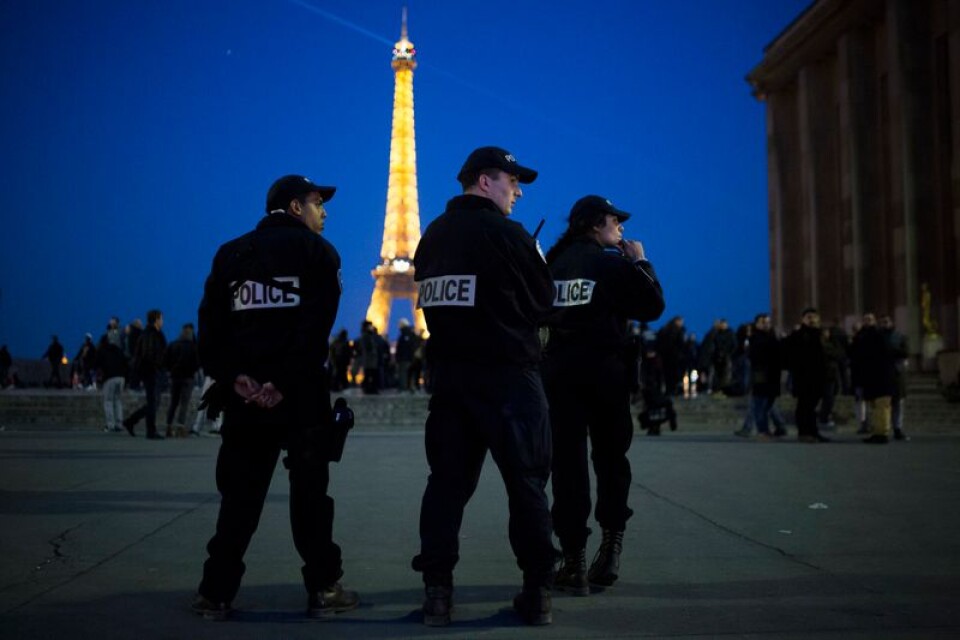 Fransk polis patrullerar i centrala Paris vid ett tidigare tillfälle.