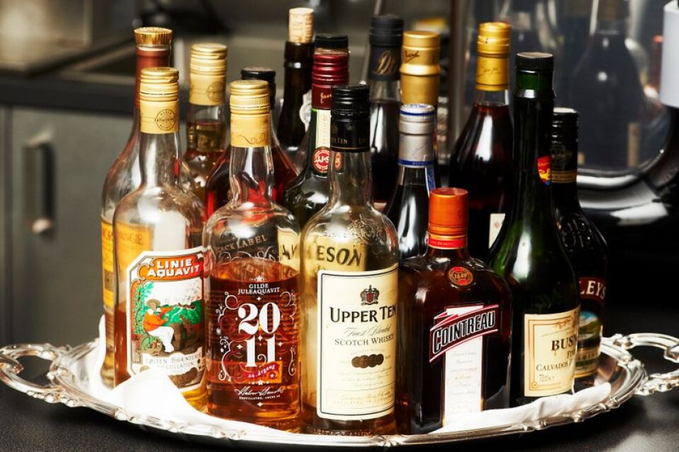 All köpt alkohol skulle användas på en 60-årsfest, hävdade 27-åringen som nu blir av med alltsammans. (Arkivbild)