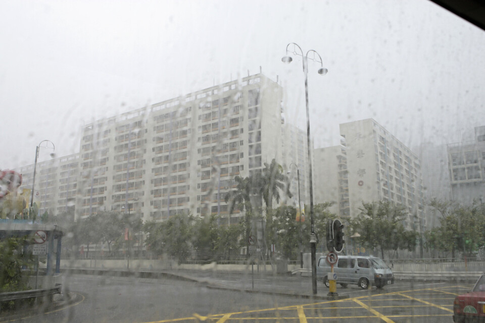 Den tropiska stormen Kammuri drog in över Hongkong 2008 (bilden) där OS-tävlingarna i ridsport avgjordes. Nu riskerar Tokyo att drabbas av oväder under OS.