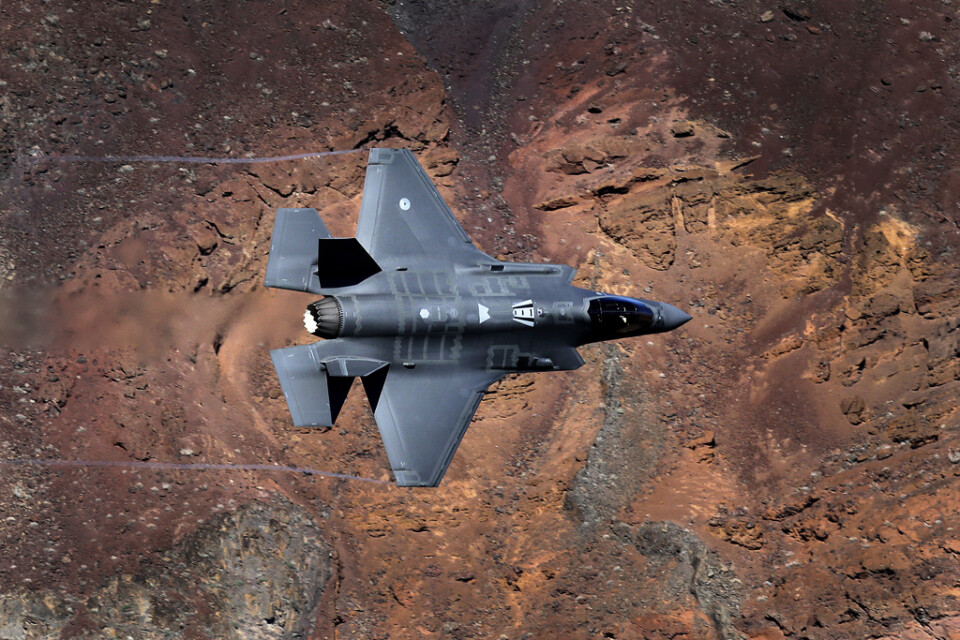 Amerikanska Lockheed Martin toppar försäljningsligan bland världens 100 största vapenproducenter. Här ett av företagets plan av typen F-35A Lighting|II. Arkivbild.