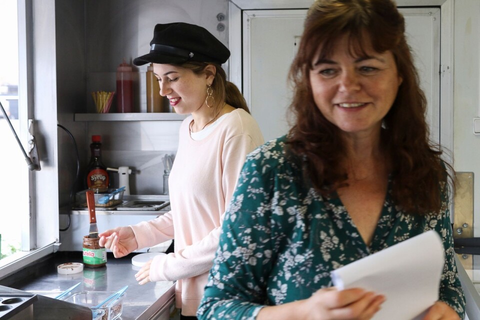 Freaky pancakes and friends består av Jennilie Isaksson och hennes mamma Camilla Isaksson. Resten av familjen är också engagerade i företaget.
