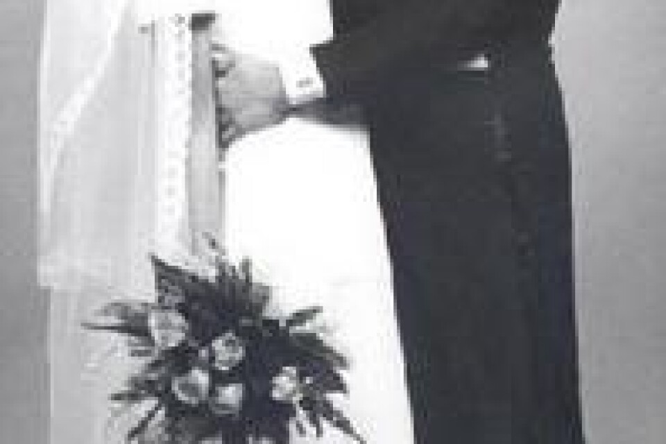 Den 22 september 1973 gifte sig Per-Åke Lindstrand, Ekestad, och Linda Andersson, Österslöv, i Österslövs kyrka. De bor i Ekestad och kan alltså fira pärlbröllop idag.
