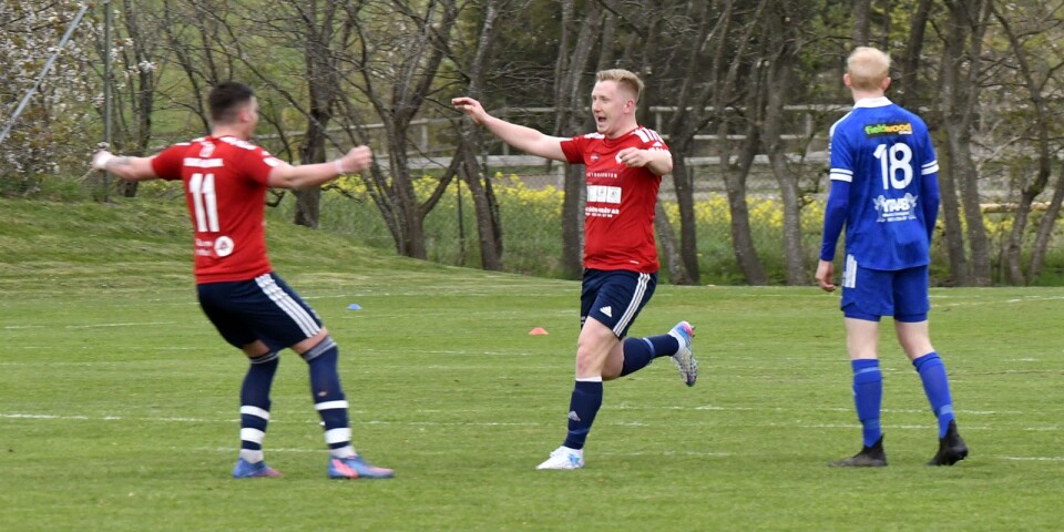 Mateusz Wieczorek har precis gjort 3–0 för Janstorp, som till slut vann över Öja med 6–1.