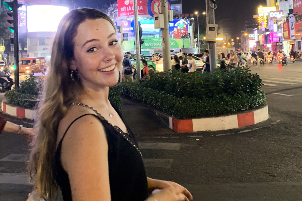 Svenska Greta Hjärre sitter i karantän i Singapore efter virusutbrottet i Kina.