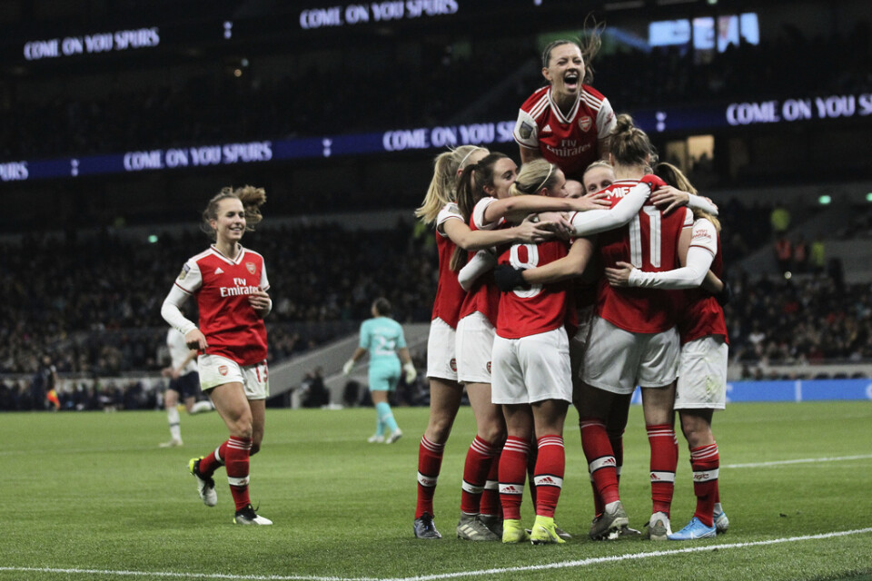 38|262 åskådare såg Arsenal bortaslå Tottenham i Women's Super League.