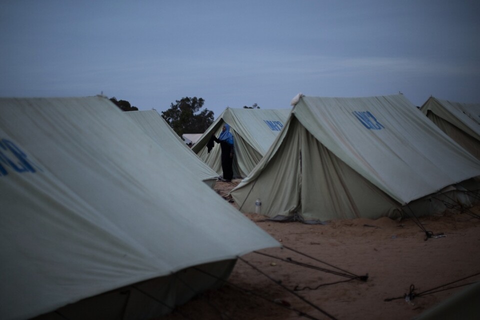 Flera hundra migranter greps i Libyen när myndigheter gjorde en räd mot ett tillfälligt migrantläger. Bilden är från ett annat läger i Libyen. Arkivbild.
