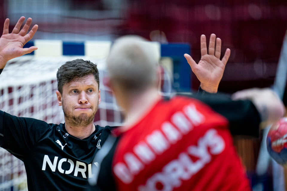 Danmarks målvaktsstjärna Niklas Landin lägger över favoritskapet på Sverige.