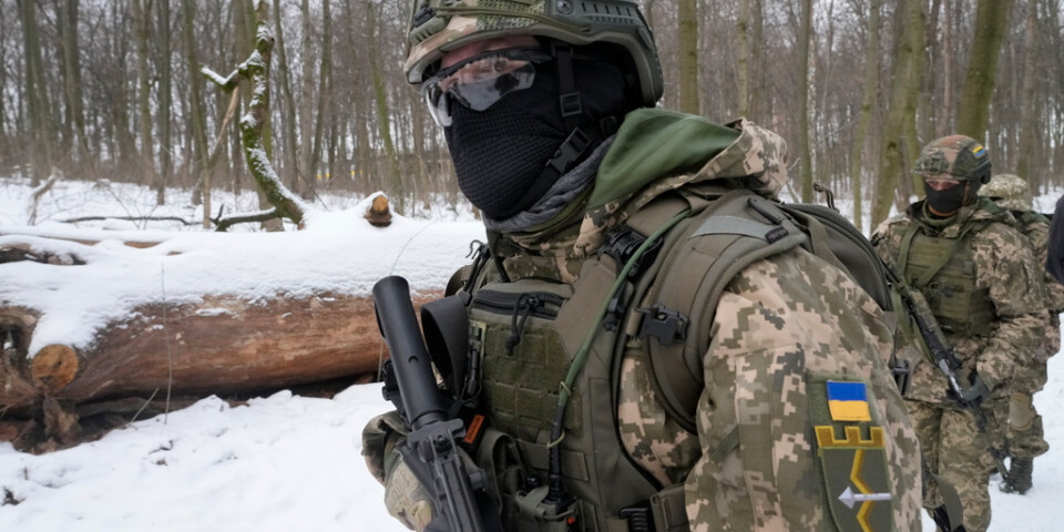 En ukrainsk soldat under en övning i Kiev. Arkivbild.