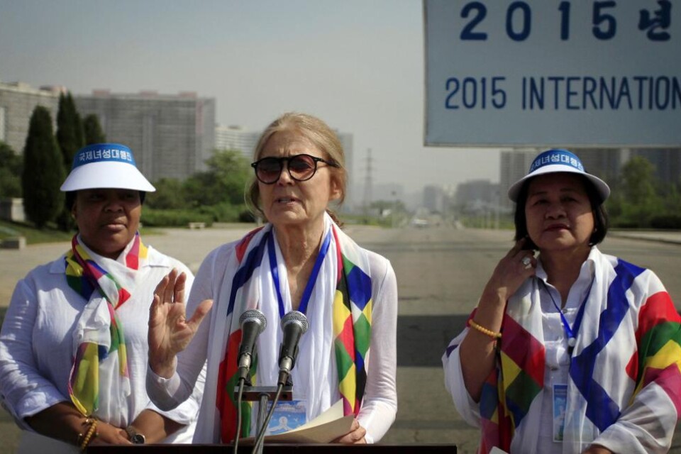 En grupp kvinnliga fredsaktivister, med den amerikanska feministikonen Gloria Steinem i spetsen, har korsat det som brukar kallas för världens hårdast bevakade gräns. Deras förhoppning är att världen ska uppmärksamma behovet av försoning mellan Nord- oc
