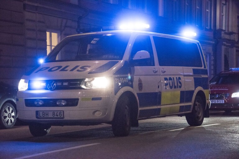 I natt: Polisen stoppade fordon – alla i bilen misstänks för brott