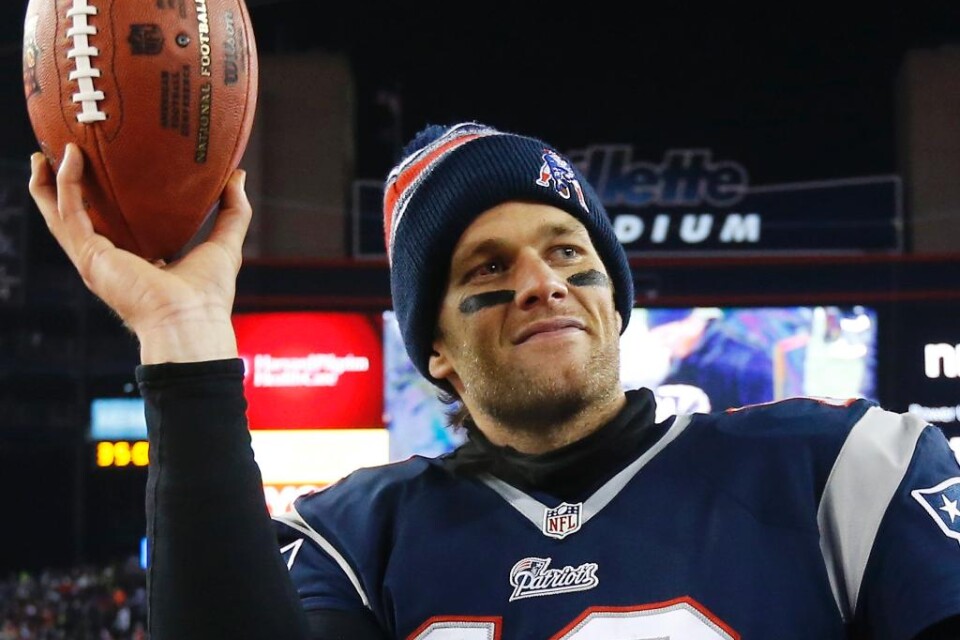 Avstängningen av Tom Brady, quarterback i amerikansk fotboll för New England Patriots, hävs. Den federala domaren Richard Berman menar att NFL:s beslut om fyra matchers avstängning till följd av det så kallade \"Deflategate\" inte var juridiskt hållbart.