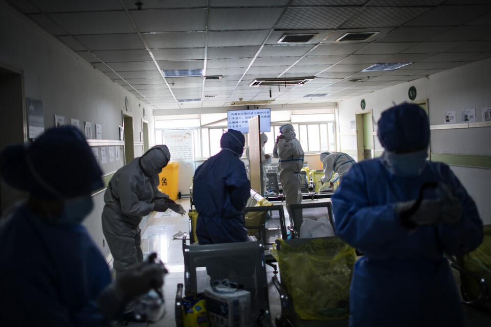 Vårdpersonal på ett sjukhus i Wuhan, centrum för coronavirusutbrottet.