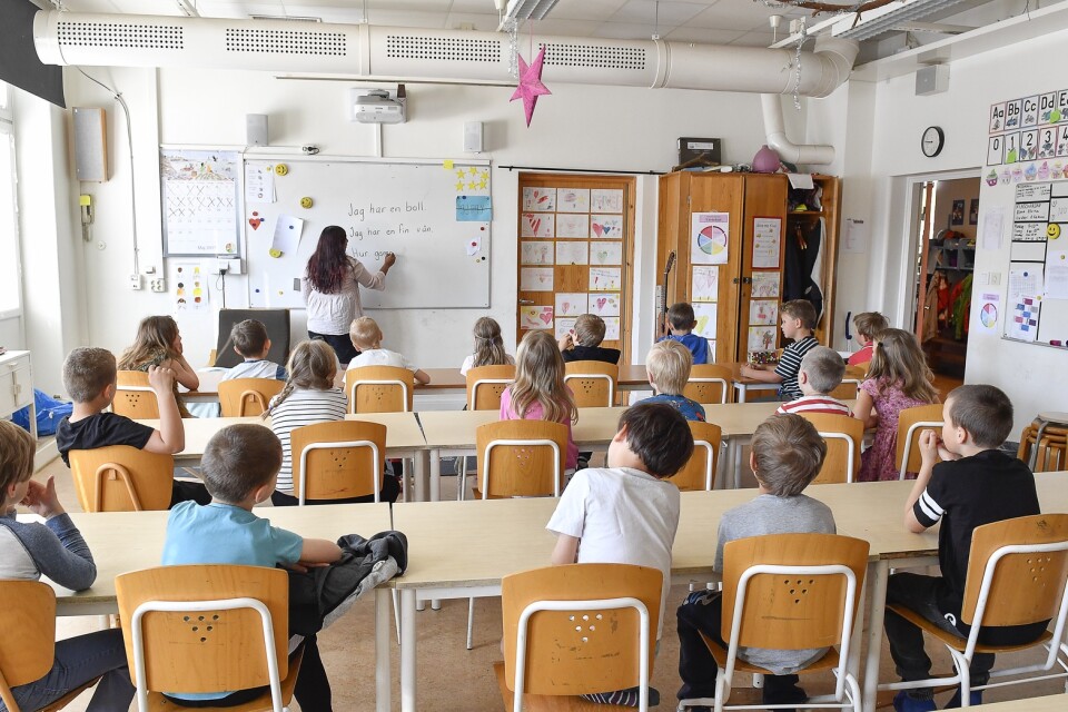 Elever och lärare i klassrum, årskurs 1.Foto: Jonas Ekströmer / TT