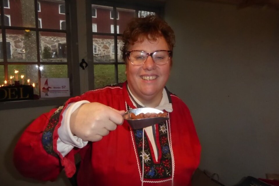 Frestade besökarna med schweizermandel! En av julens härligaste godsaker, tycker Nina Rudebrand.