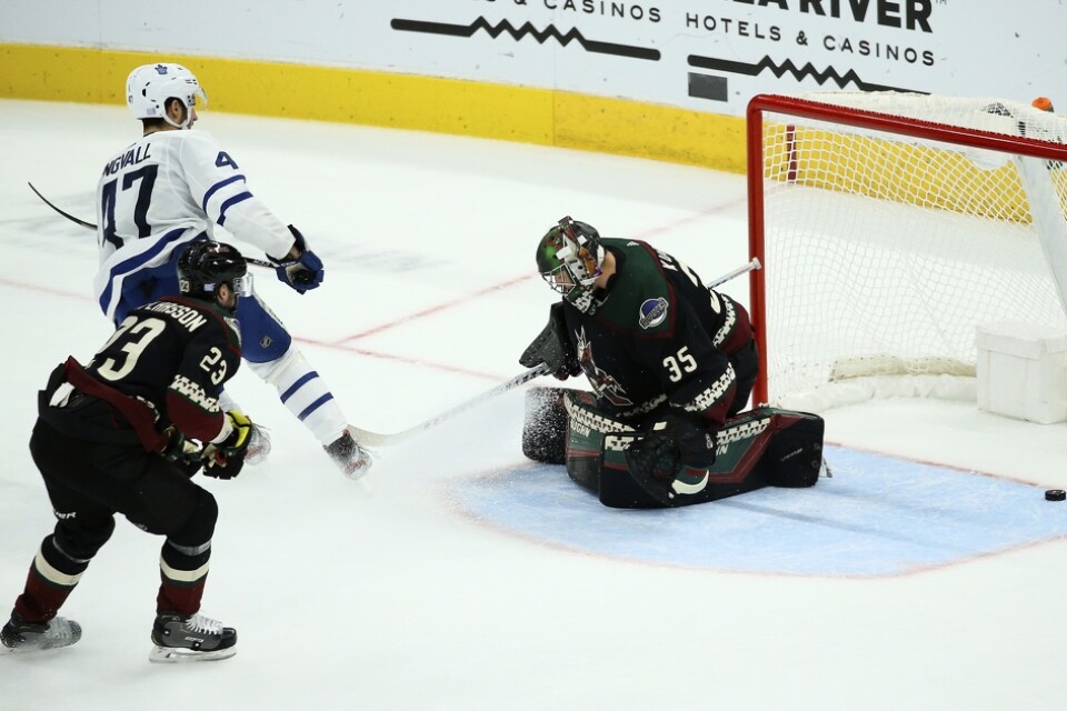 Pierre Engvall gör karriärens första NHL-mål.