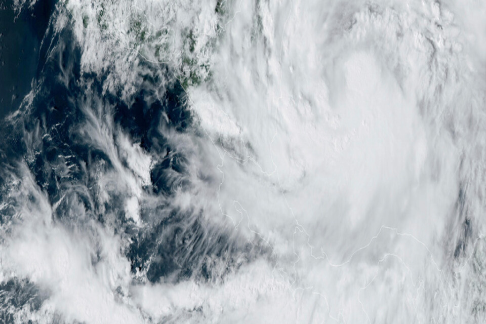 Orkanen Julia ökar i styrka och närmar sig Nicaragua.