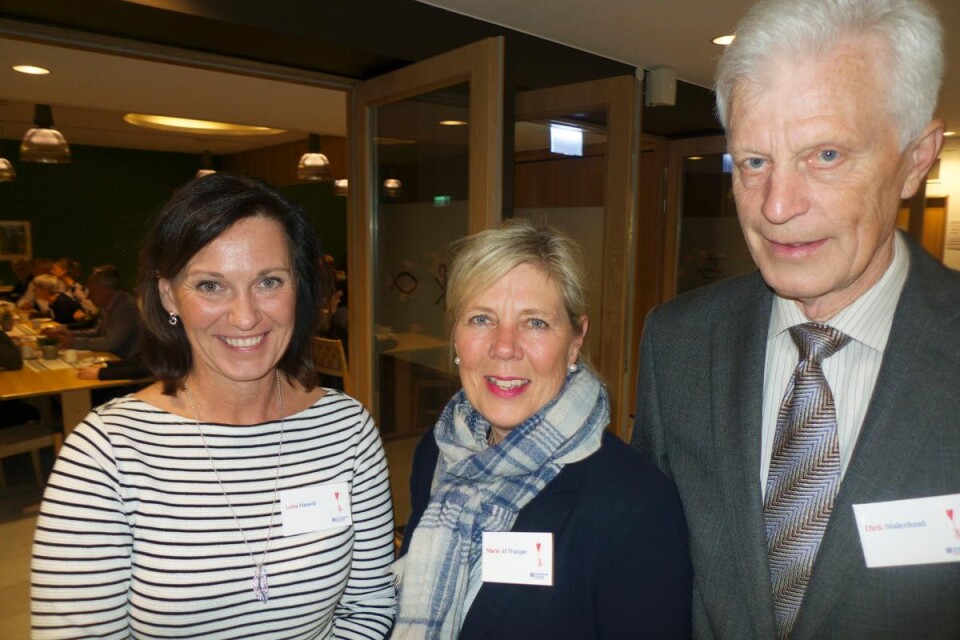 Förre trotjänaren Dick Söderlund träffade styrelsens Lotta Fonsell och Maria af Trampe.