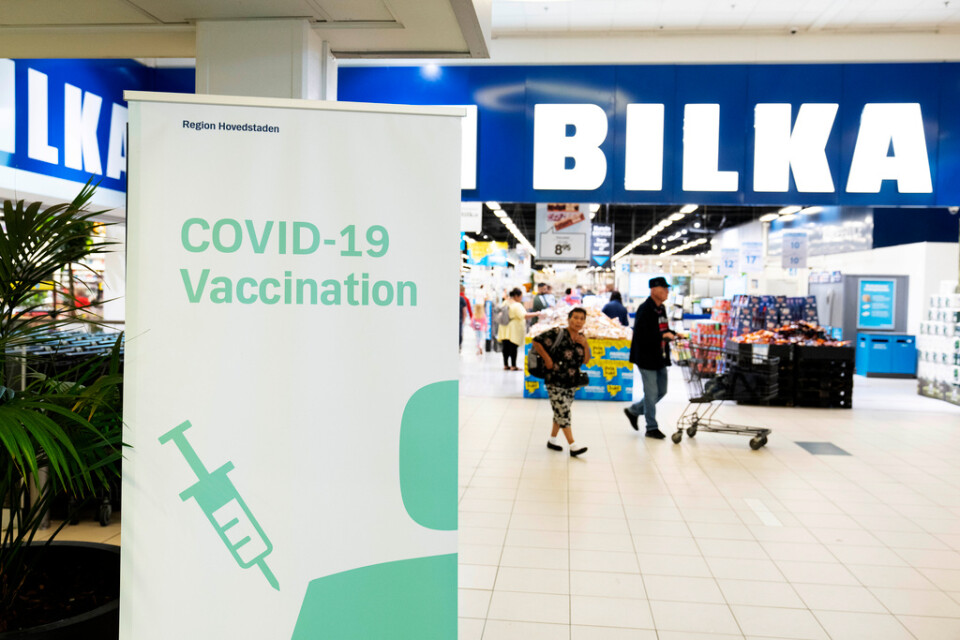 Danmark räknar med att trappa ned sin massvaccinering i vår. Arkivbild.