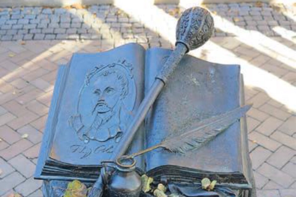 2011 avtäcktes statyn till minne över Filip Orlik, hans familj, regering och deras frihetskamp för ett självständigt Ukraina på 1700-talet.