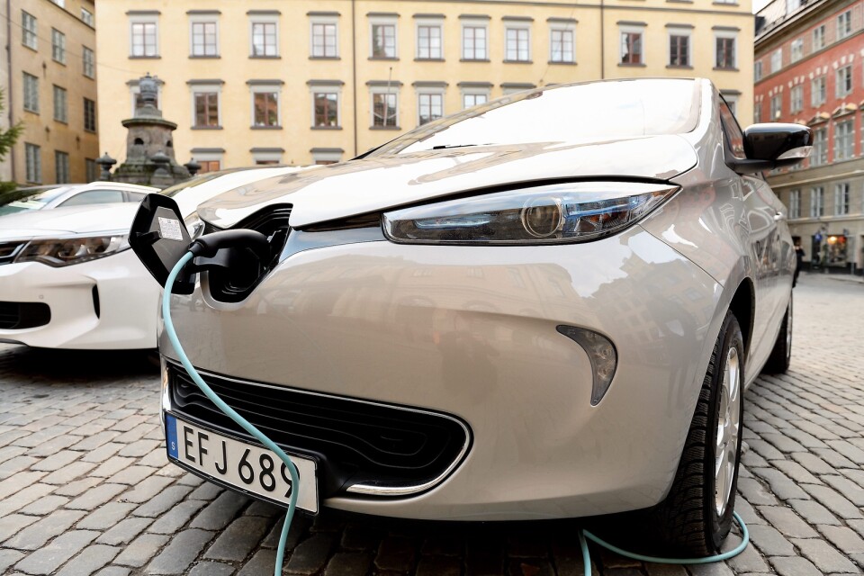 Miljöbonusen räcker inte för en elbil. 		            Foto: TT