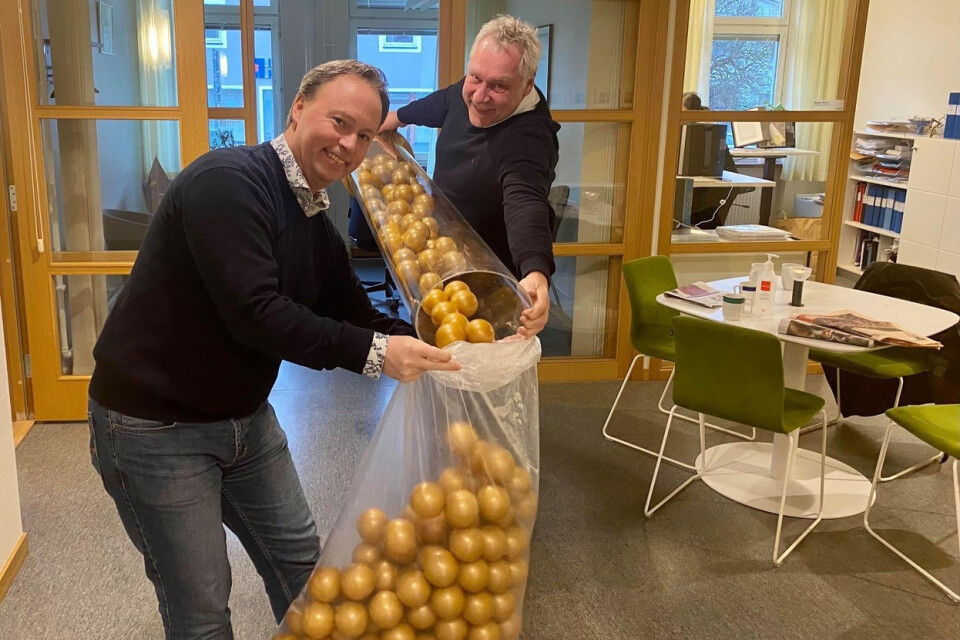 Kristian Petersson Sjövall, näringslivsutvecklare och Anders Magnusson, tillväxtchef kan glädja sig åt goda siffror för Borgholms kommun i undersökningen kring företagsklimatet..