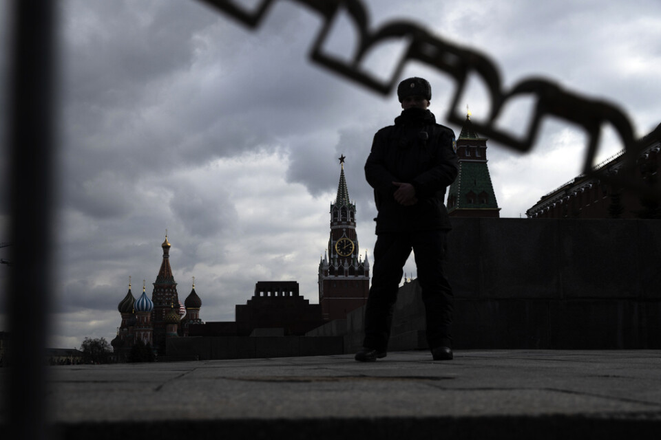 En soldat på vakt utanför Kreml, där den utpekade spionen sägs ha varit verksam för USA i mer än tio år. Arkivbild.