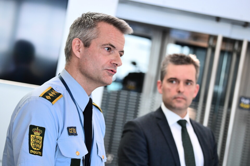 Rasmus Skovsgaard, chef för polisen på Kastrup och Johnnie Müller säkerhetschef på Kastrups flygplats vid en presskonferens på lördagen.