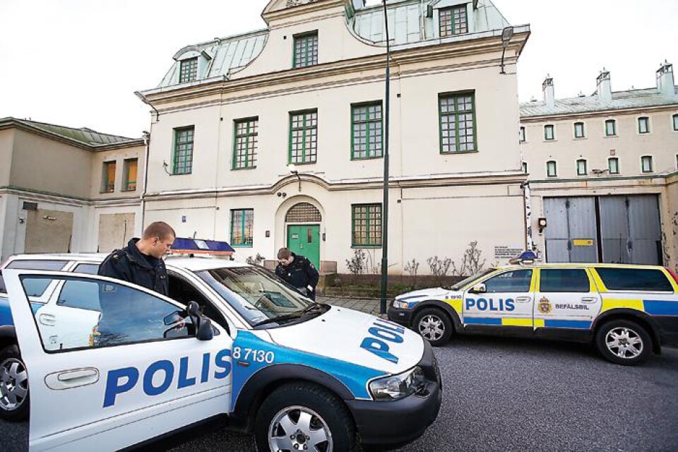 Sedan hösten 2004 har den livstidsdömde exboråsaren suttit på Kirsebergsanstalten i Malmö. Tidigare har han bland annat varit placerad på Tidaholm, Kumla och Österåker.