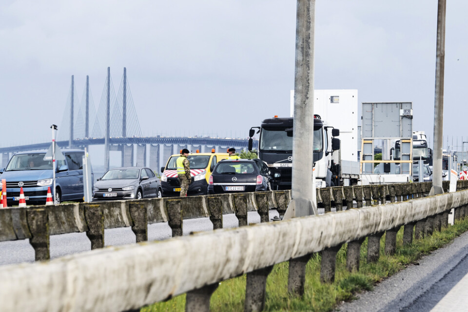 Söndagen den 24 maj ringlande långa köer på Öresundsbron i riktning mot Danmark.