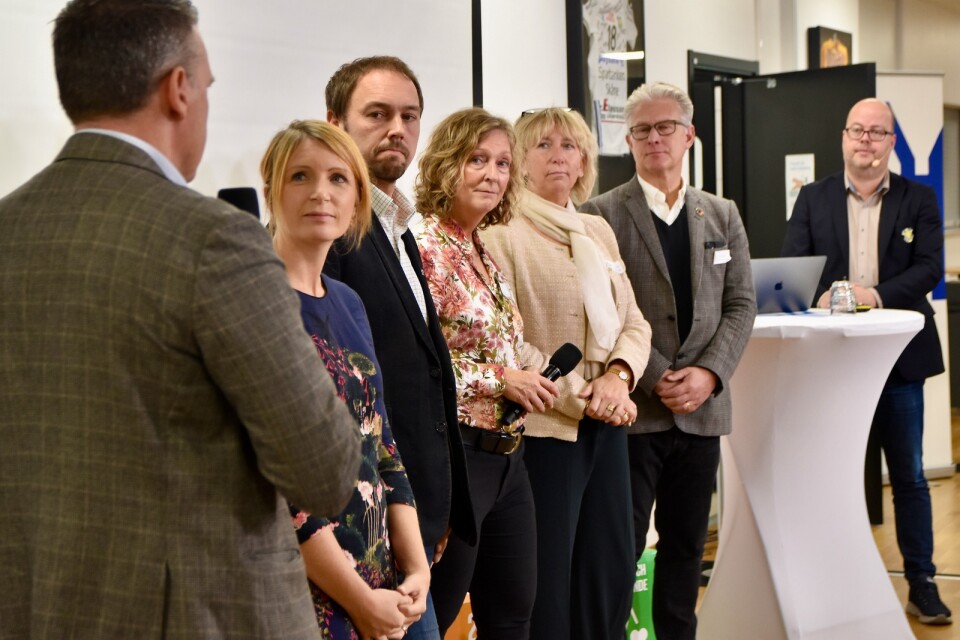 OKTOBER: Martin Andersson engagerar sig i politiken (C), i forskning och hållbarhetsarbete (bland annat Odling i balans). Han deltog i den första panelen på Backåkra Summit. Gruppen träffades igen 2022 och berättade om arbetet på konferensen ”Ett smörgårdsbord för nya affärer”.