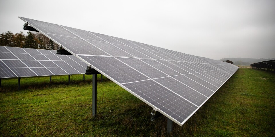 Bolaget Care4solution AB har vänt sig till flera kommuner, däribland Mark, för att höra sig för om mark till en större solkraftspark.
