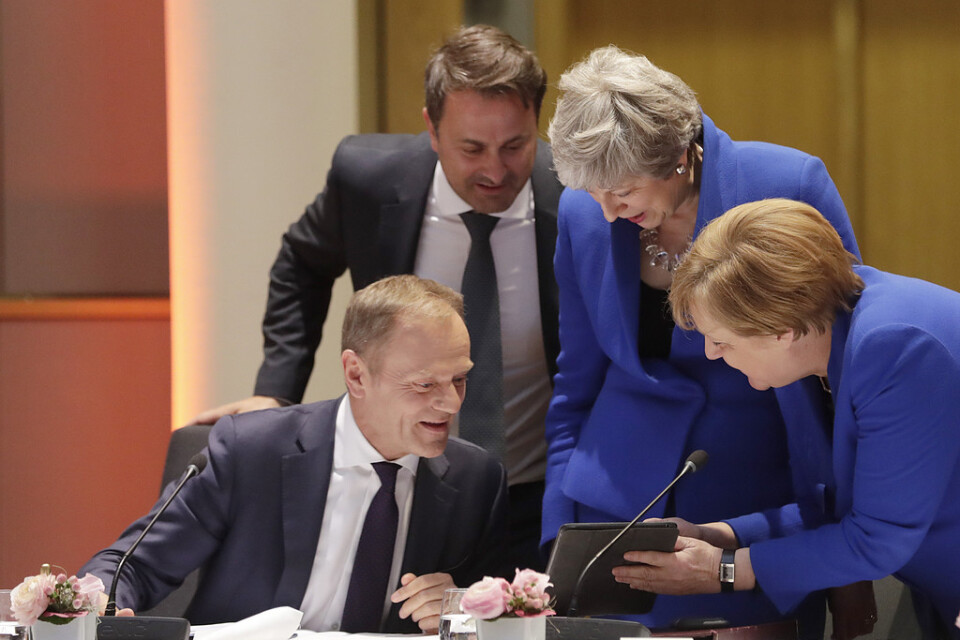 EU:s permanente rådsordförande Donald Tusk, Luxemburgs premiärminister Xavier Bettel, Storbritanniens premiärminister Theresa May och Tysklands förbundskansler Angela Merkel letar lösningar om brexit på onsdagens toppmöte i Bryssel.