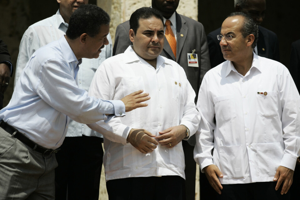 Antonio Saca, i mitten, tillsammans med Dominikanska republikens och Mexikos dåvarande presidenter Leonel Fernández och Felipe Calderón vid ett toppmöte i Colombia 2008. Arkivbild