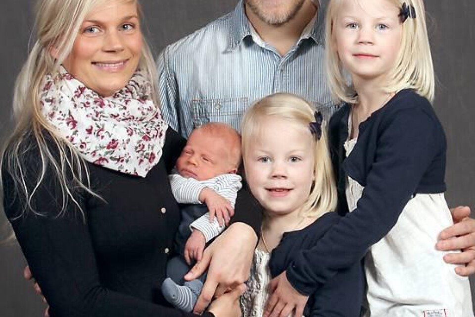 8 Lina och Filip Trossö, Karlskrona, fick den 28 april en son Olle som vägde 3040 g och var 46 cm. Syskon: Wilma, Emilia.