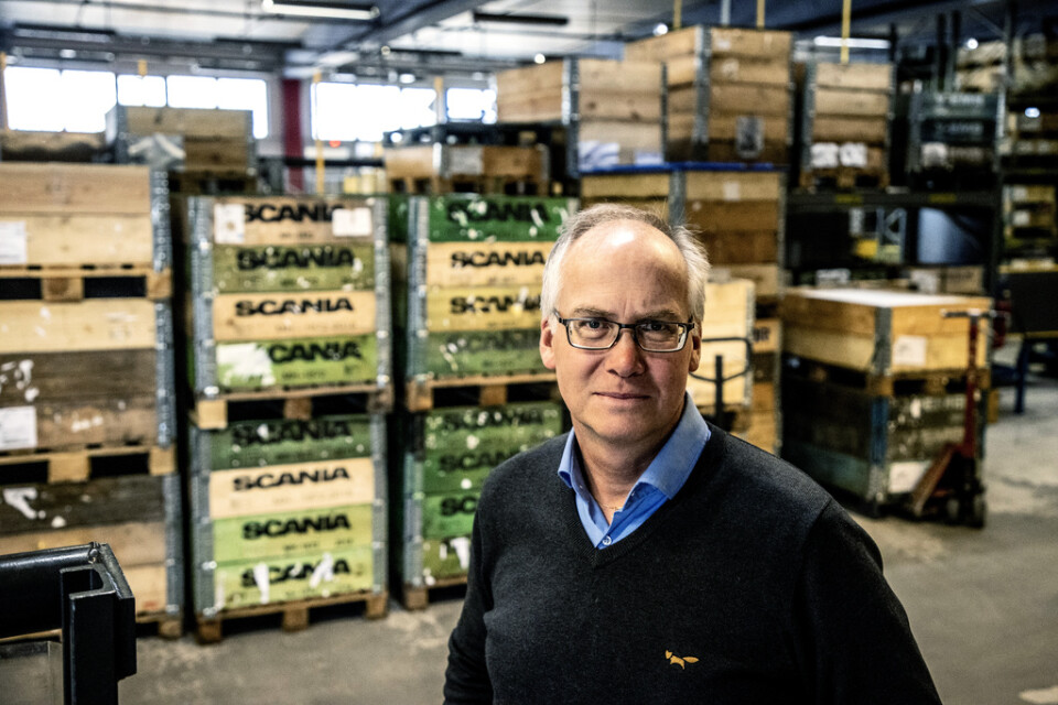 Stefan Ottosson är vd för Nordiq Group, med kontor på fabriken i Habo norr om Jönköping. Han vädjar om att fordonstillverkarna ska starta sin produktion igen, om än på sparlåga, för att rädda underleverantörerna.