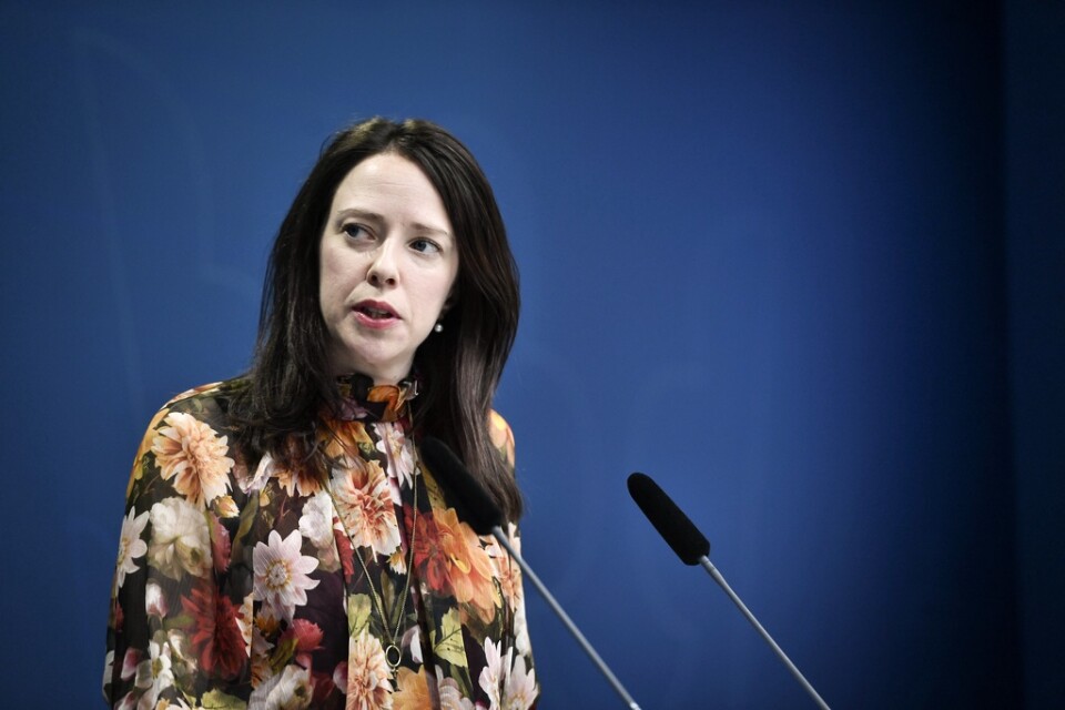 Jämställdhetsminister Åsa Lindhagen (MP) (bilden) träffade Jenny Westerstrand och Olga Persson i veckan för att samtala om utsatthet i hemmet.