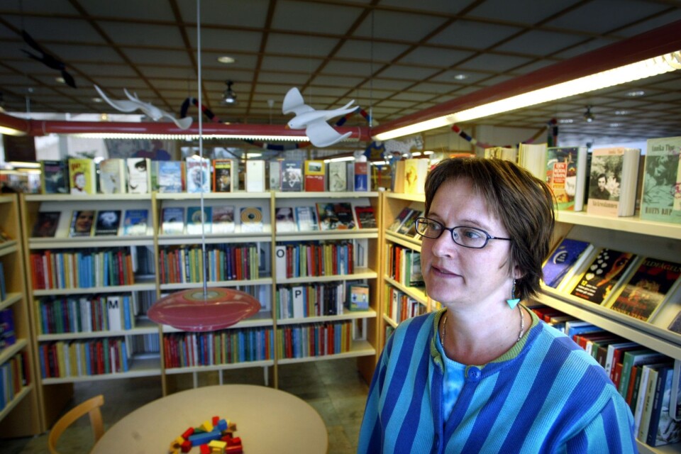 ”Verkligen tråkigt”, säger bibliotekschefen Anette Mjöberg om beslutet att stänga tidigare.
