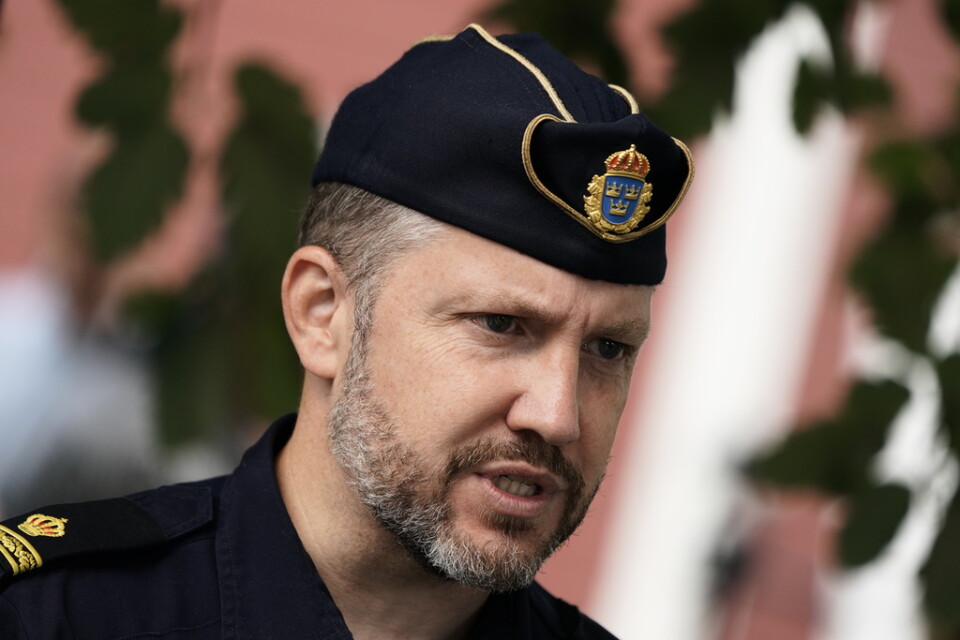 Kommunpolisen Martin Thornell vid onsdagens pressträff utanför polishuset i Kristianstad.
