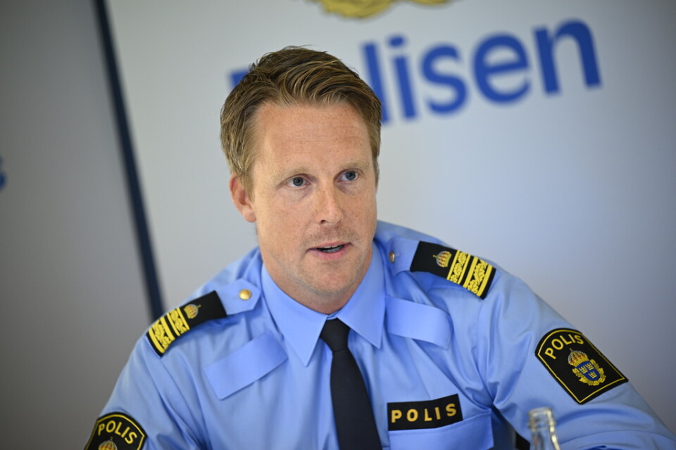 Christian Nordin, lokalpolisområdeschef i Ängelholm, berättar att den knivskadade tioåringen har kunnat höras av polis. Arkivbild.
