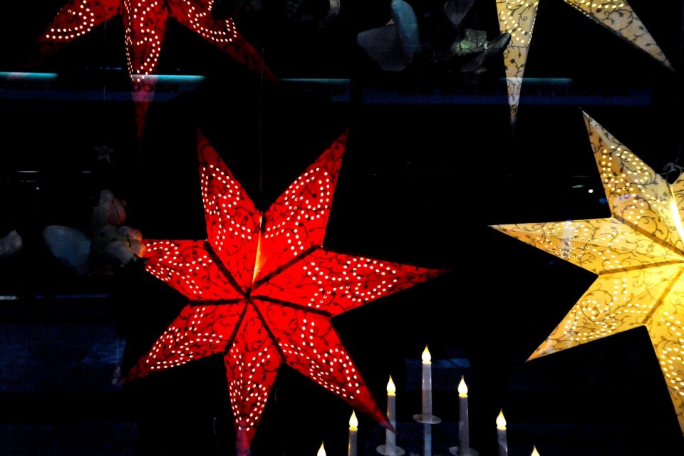 نجوم عيد الميلاد مع إضافة المجيء حتى المجيء الأول