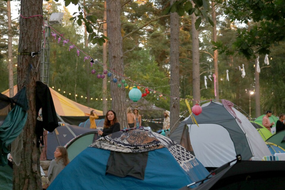 Runt om i campingen var det pyntat med rislampor och ljusslingor.