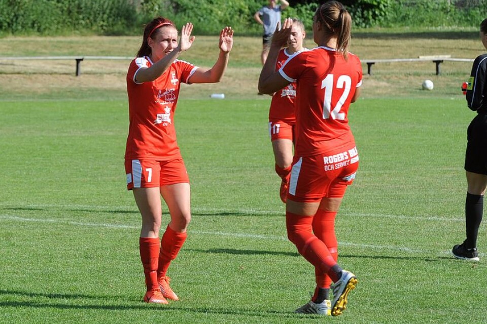 Ofelia Medhammar och Lina Malmberg gjorde två mål var mot Eskilsminne.
