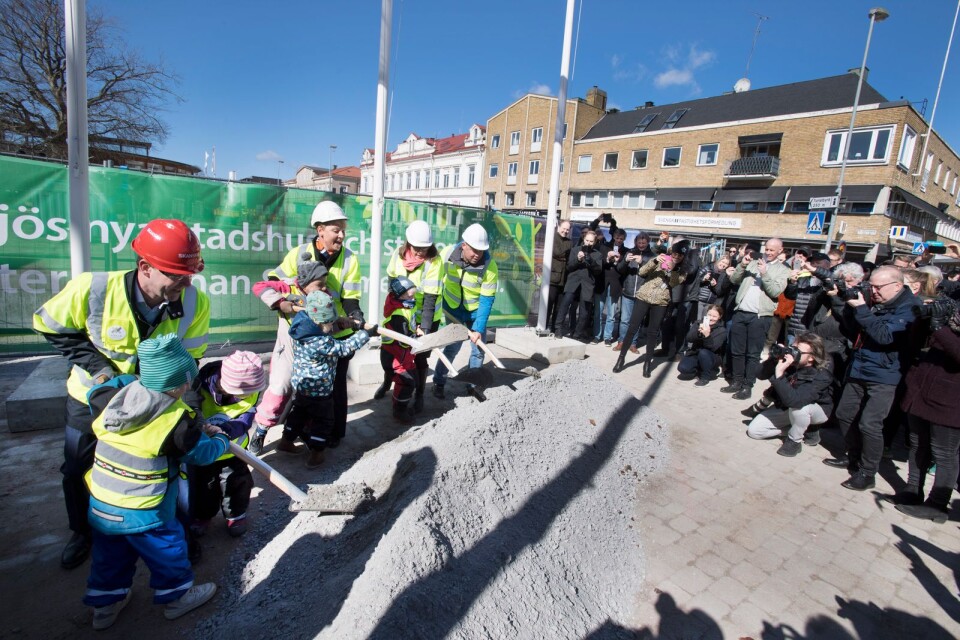 Nyligen togs det första spadtaget för Växjös nya kommunshus och station.
