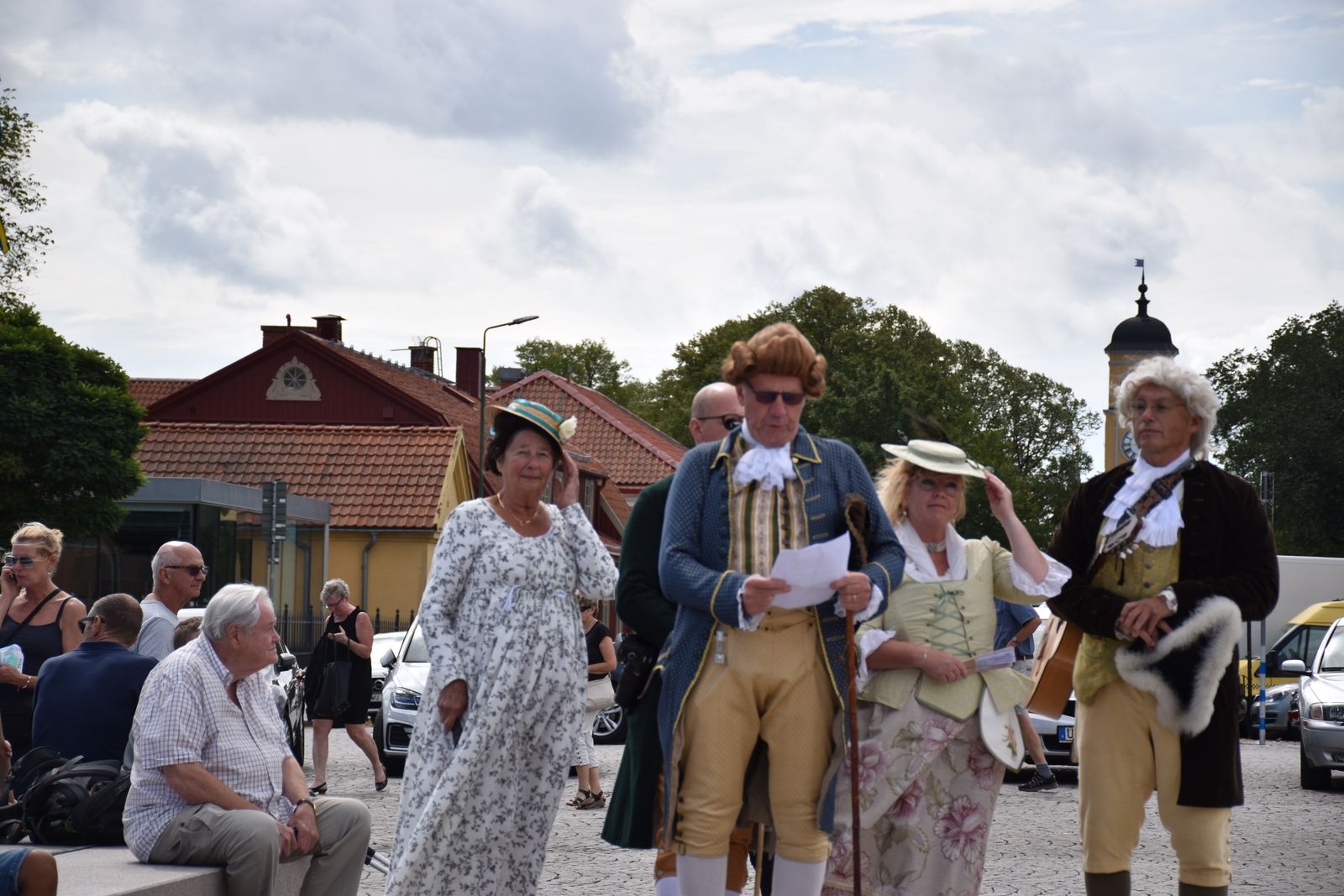 Ordförande Åke Andersson, i rollen som Jakob Hultman, statskassör, höll tal till Karl XI ära